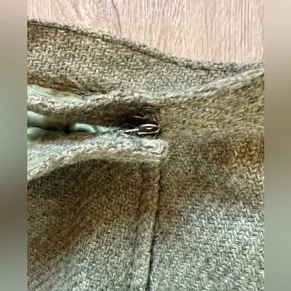 Elegant Green Pleated Skirt - Picture 11 of 13